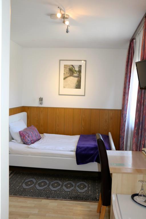 Casa Hotel นอยอีเซินบวร์ก ภายนอก รูปภาพ